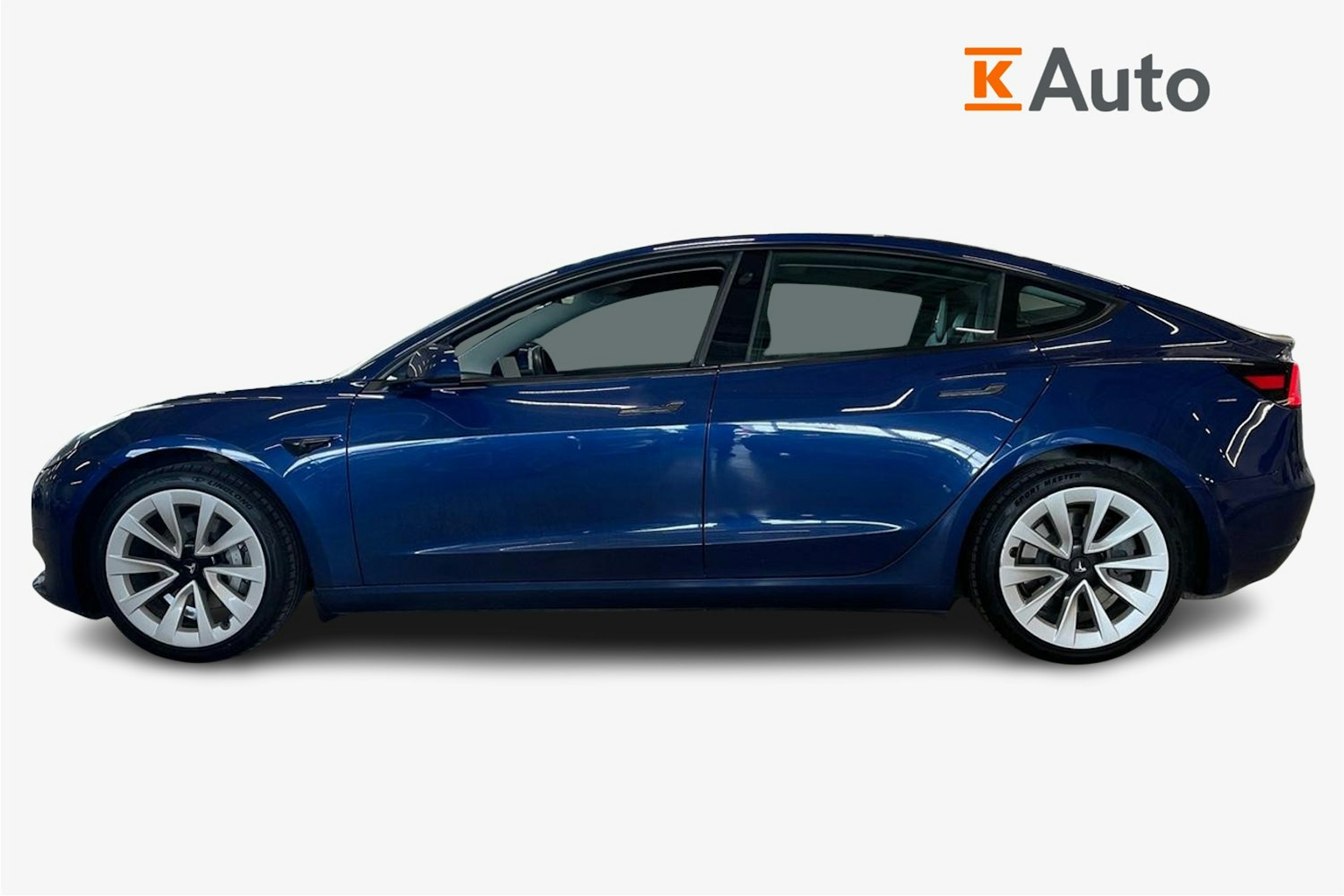 sininen Tesla Model 3 2022 kuva 6.