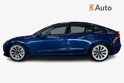 sininen Tesla Model 3 2022 kuva 6.