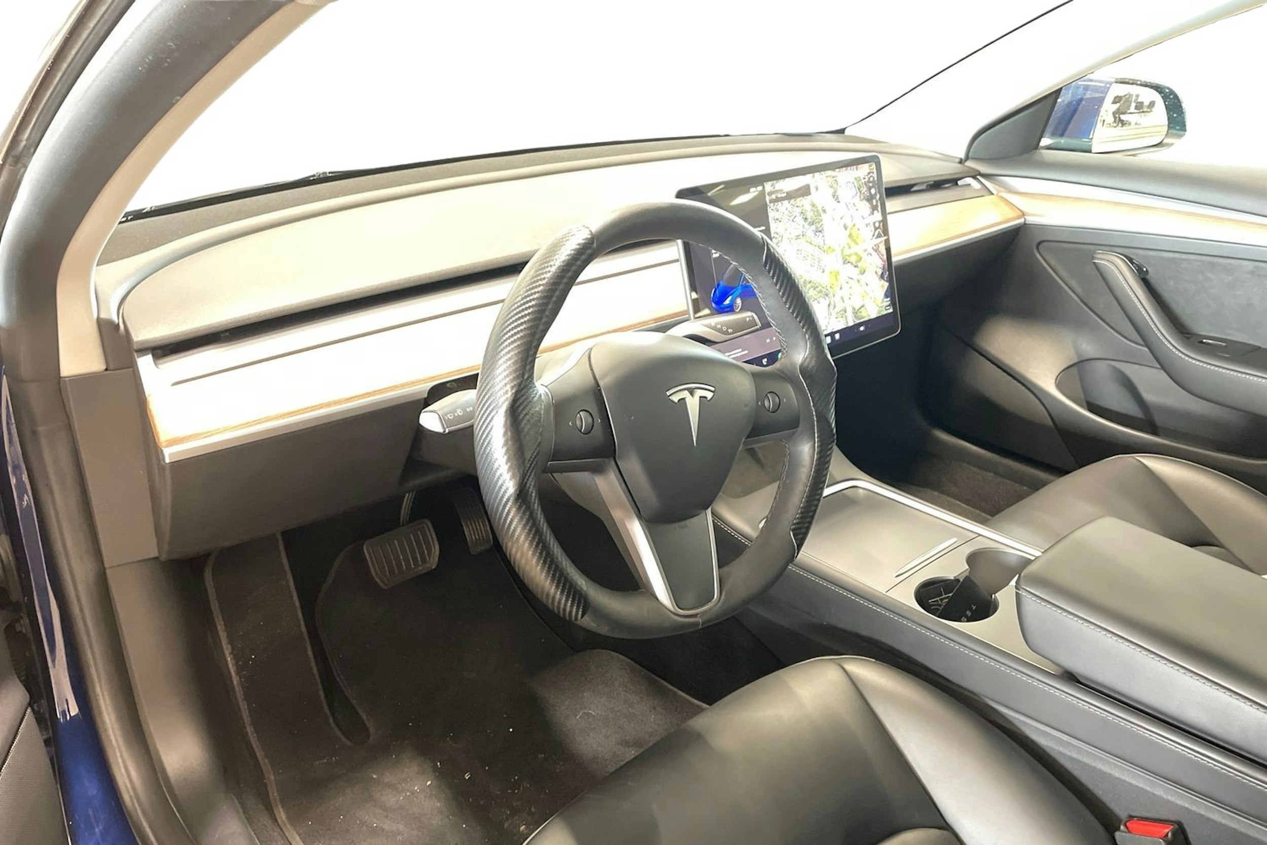 sininen Tesla Model 3 2022 kuva 7.