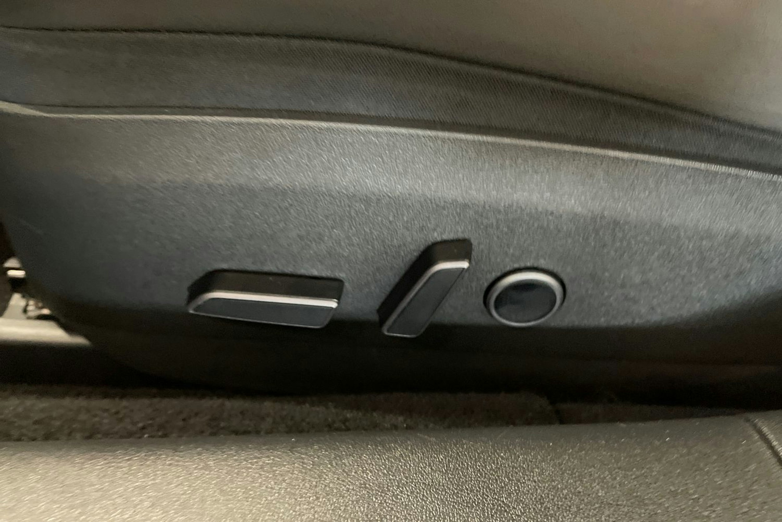 sininen Tesla Model 3 2022 kuva 16.