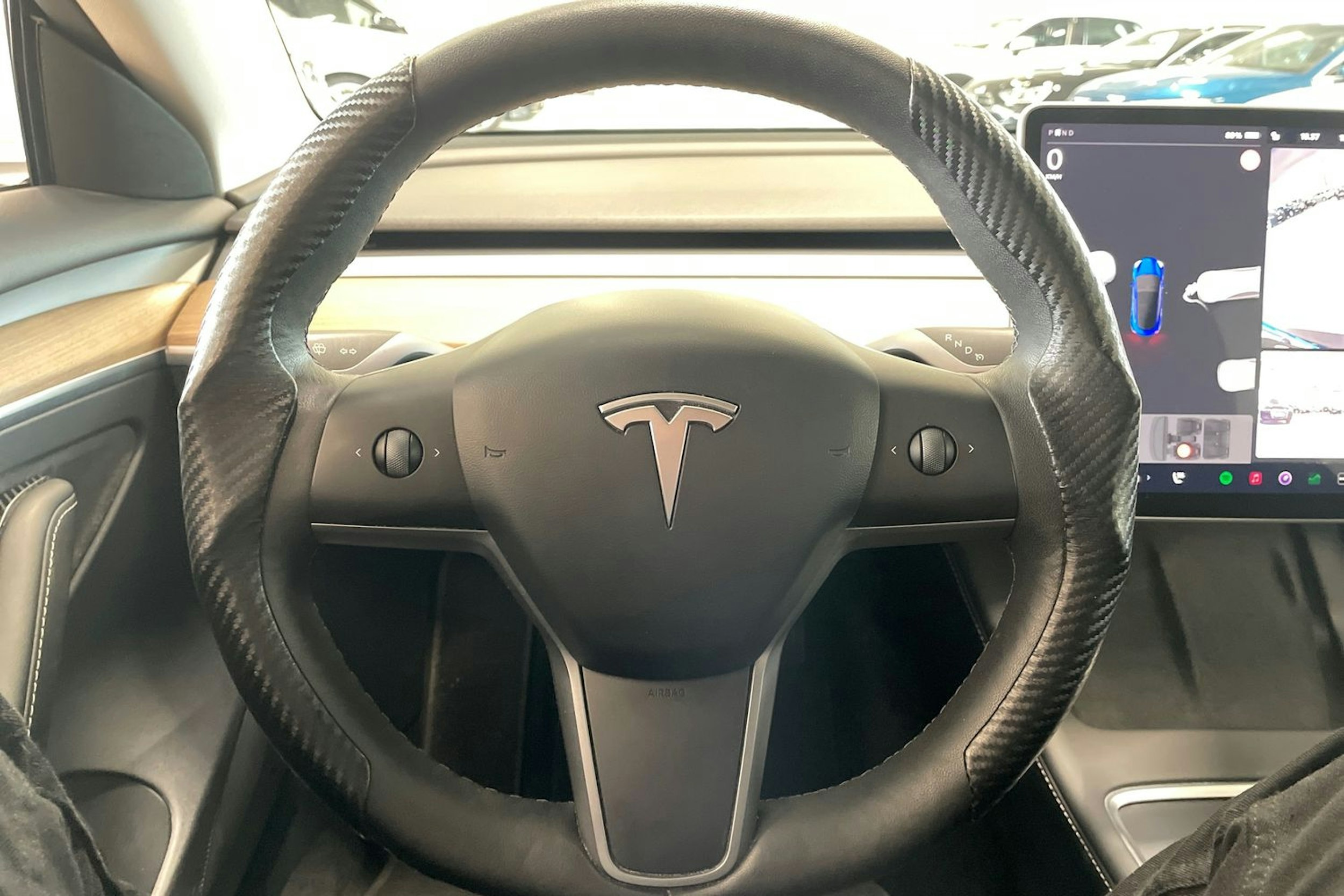 sininen Tesla Model 3 2022 kuva 17.