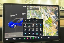 sininen Tesla Model 3 2022 kuva 21.