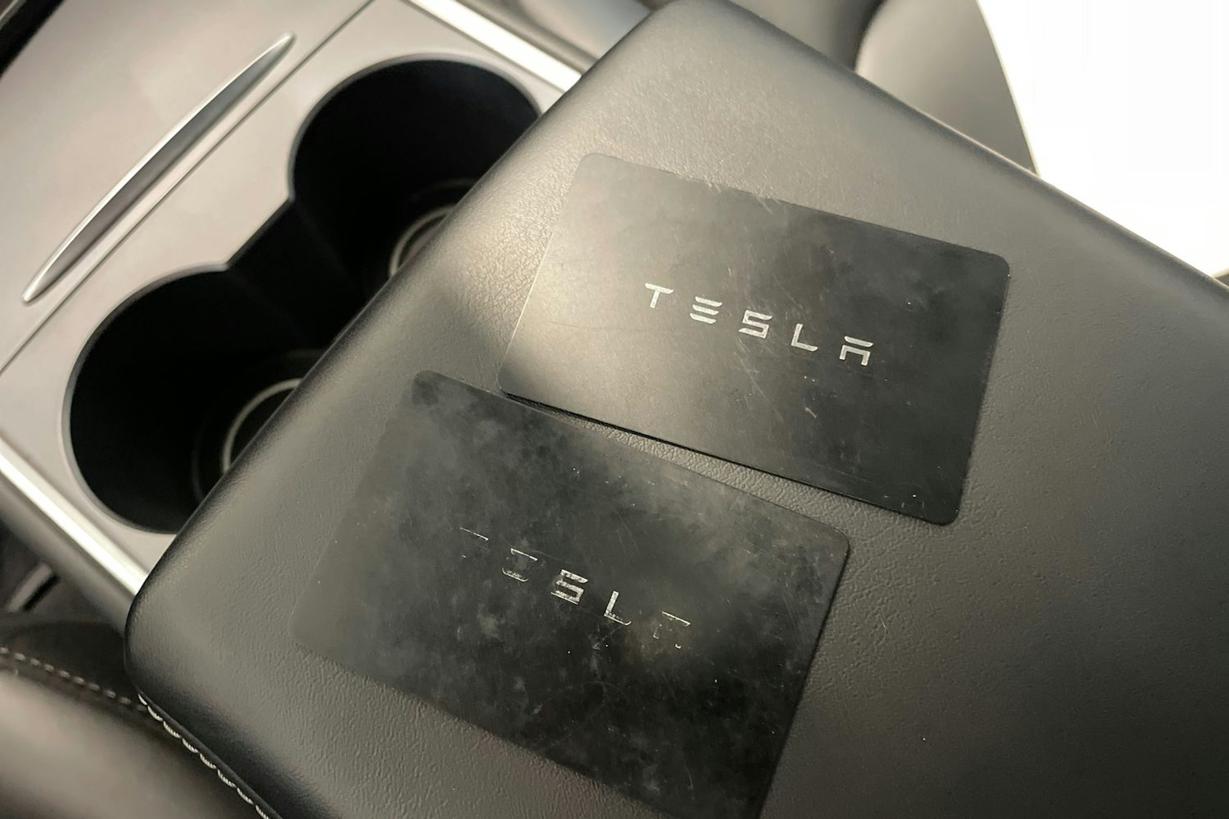 sininen Tesla Model 3 2022 kuva 24.