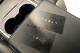 sininen Tesla Model 3 2022 kuva 24.