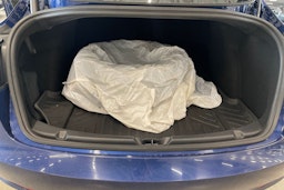 sininen Tesla Model 3 2022 kuva 25.