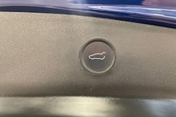 sininen Tesla Model 3 2022 kuva 27.