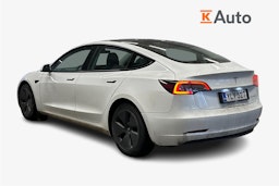 valkoinen Tesla Model 3 2022 kuva 2.