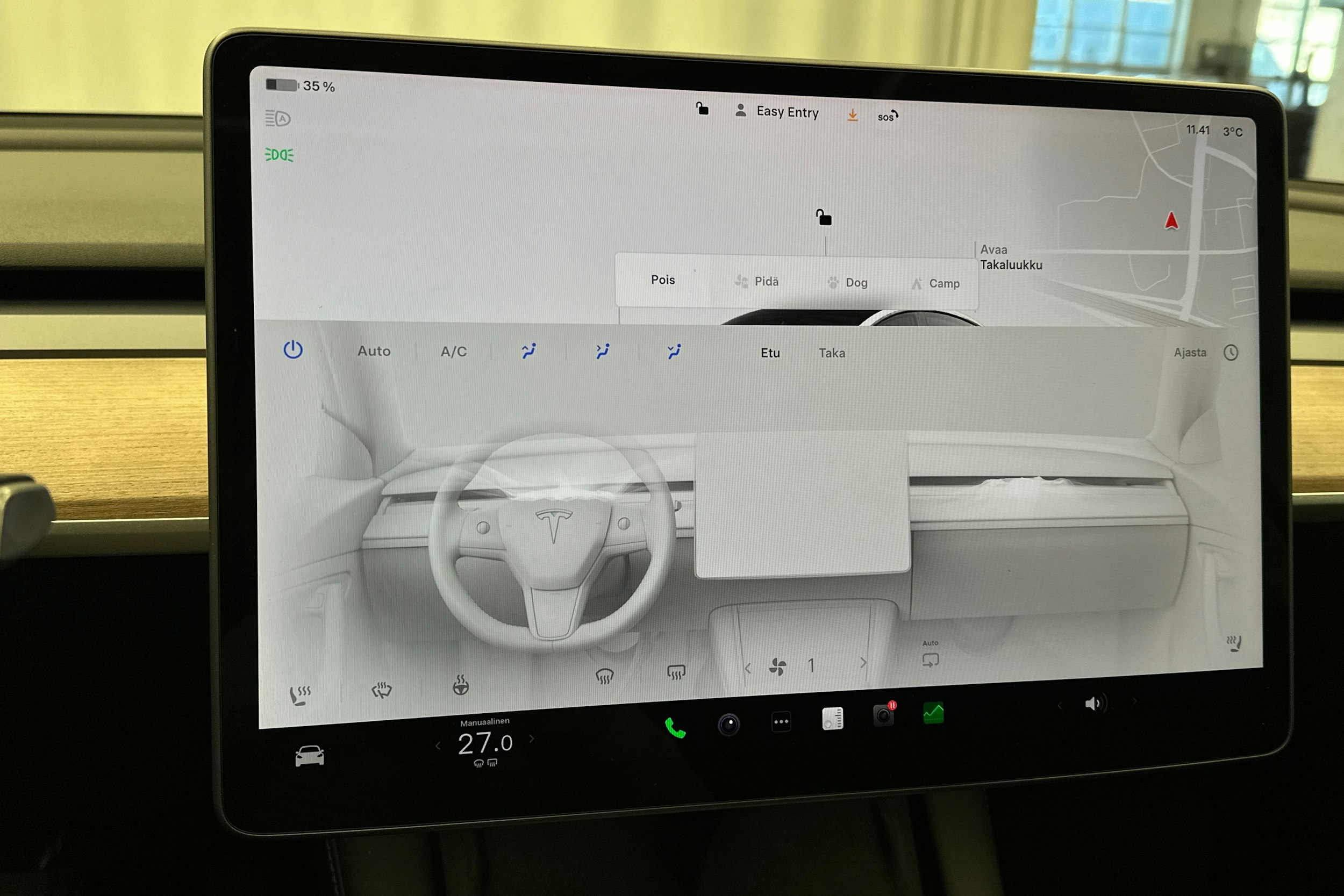 valkoinen Tesla Model 3 2022 kuva 28.