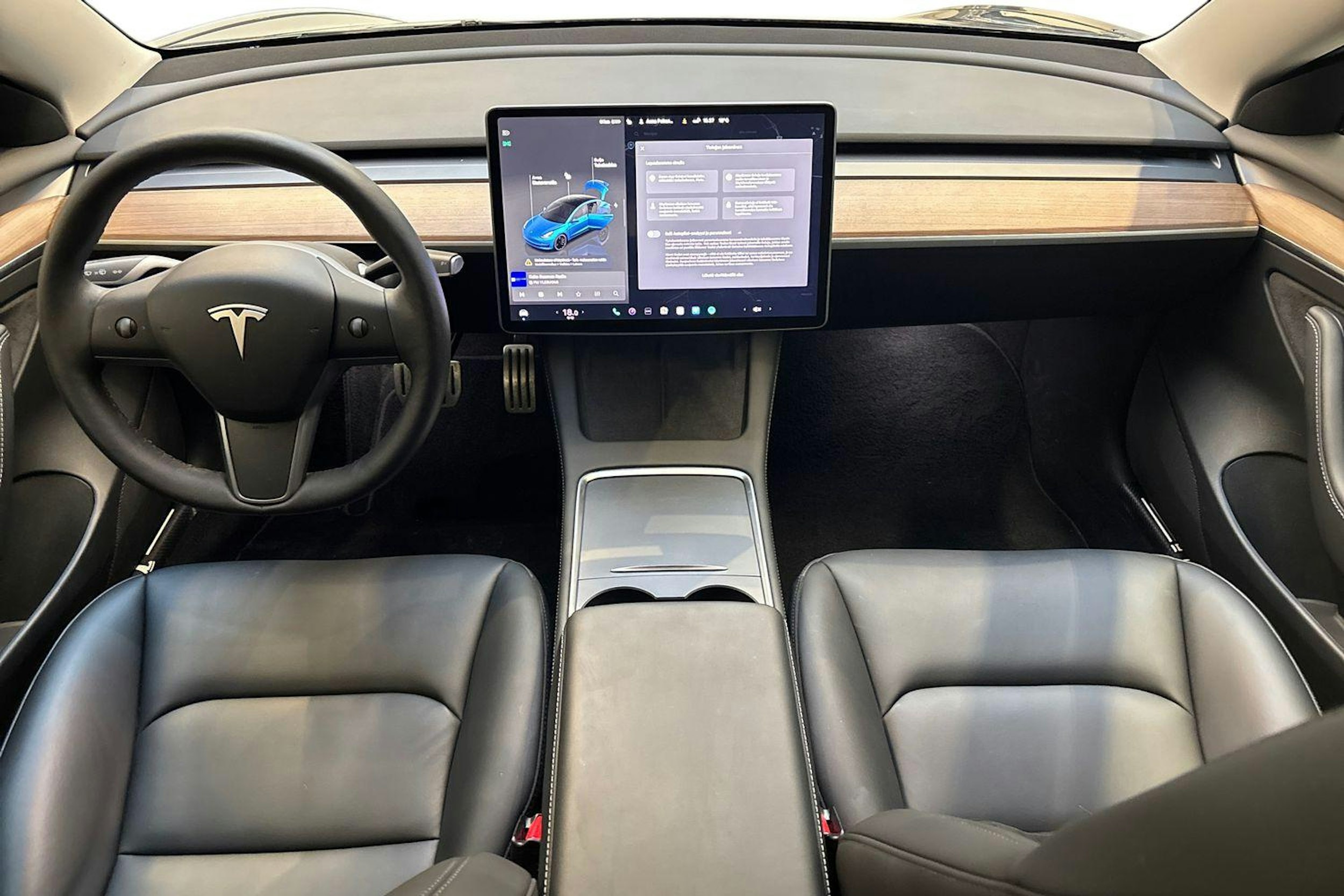 harmaa Tesla Model 3 2022 kuva 9.