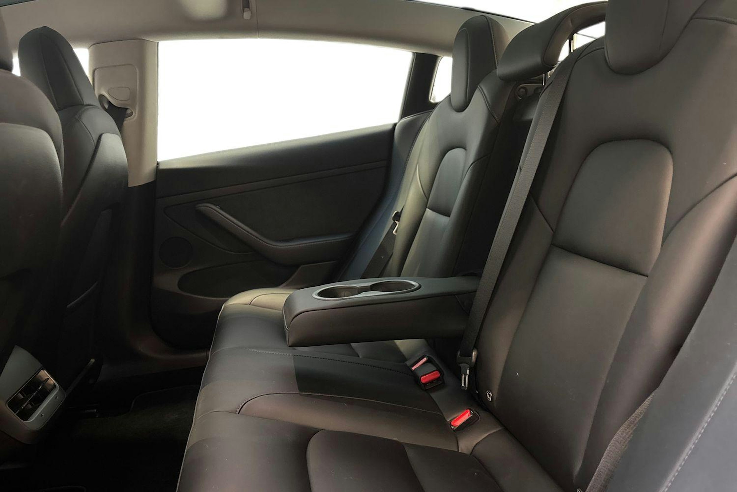 harmaa Tesla Model 3 2022 kuva 10.