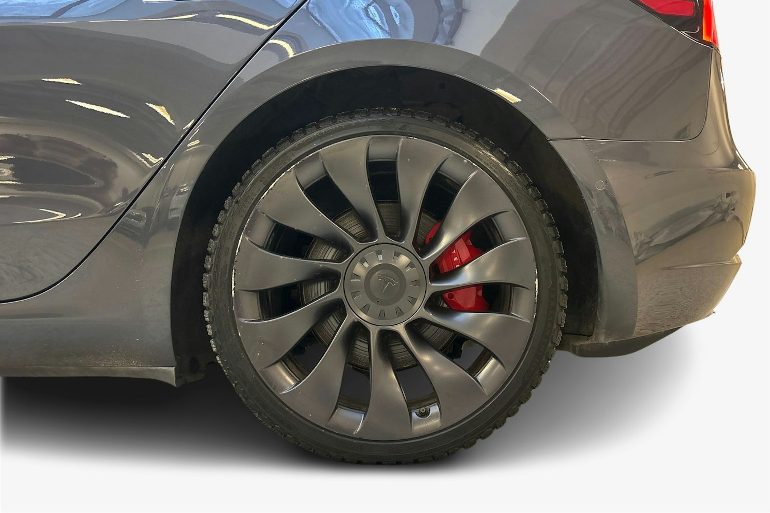 harmaa Tesla Model 3 2022 kuva 11.