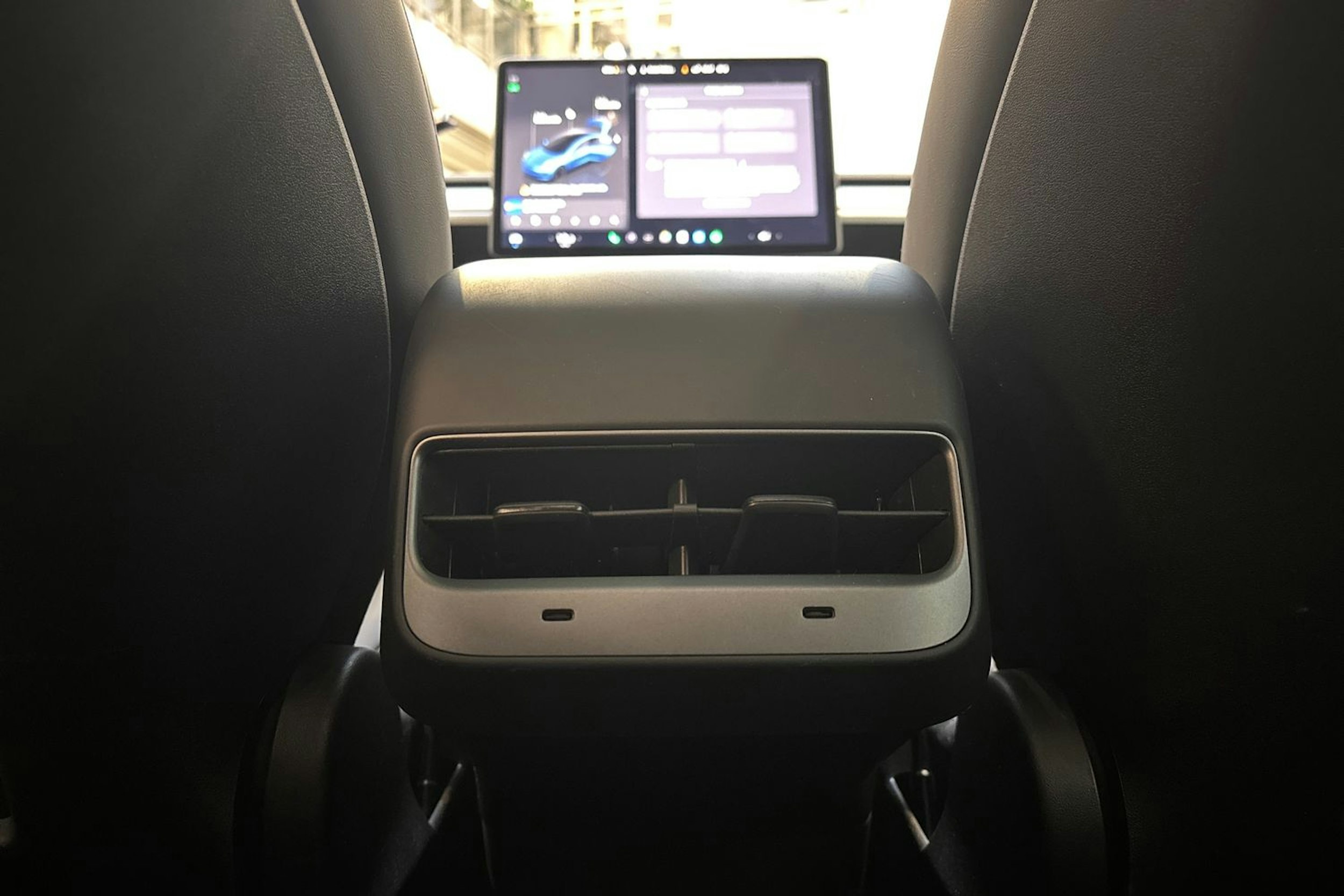 harmaa Tesla Model 3 2022 kuva 17.