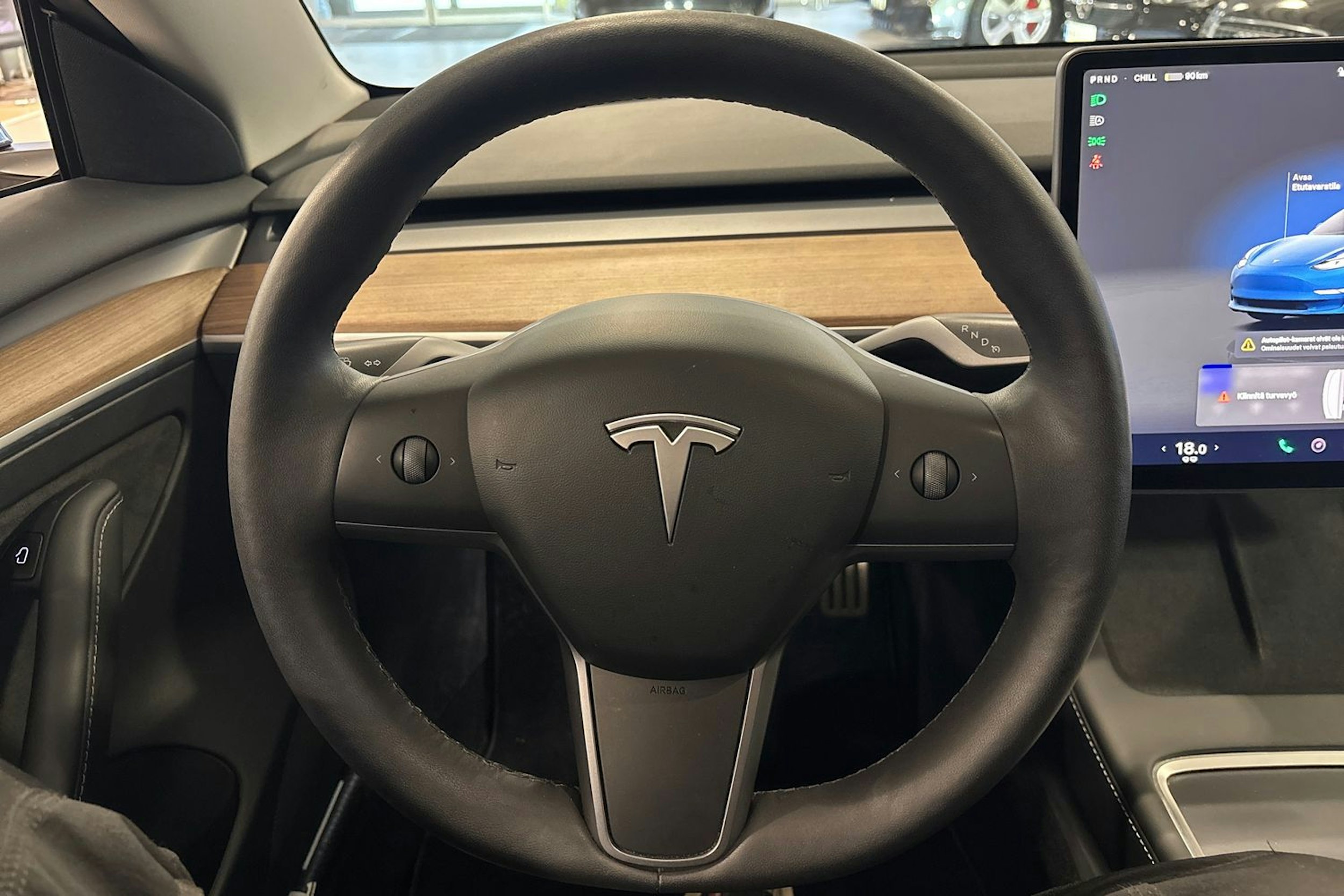 harmaa Tesla Model 3 2022 kuva 19.