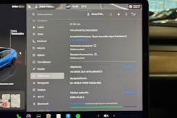 harmaa Tesla Model 3 2022 kuva 20.