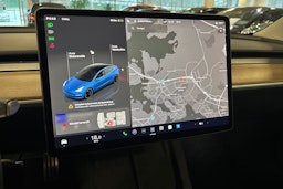 harmaa Tesla Model 3 2022 kuva 21.