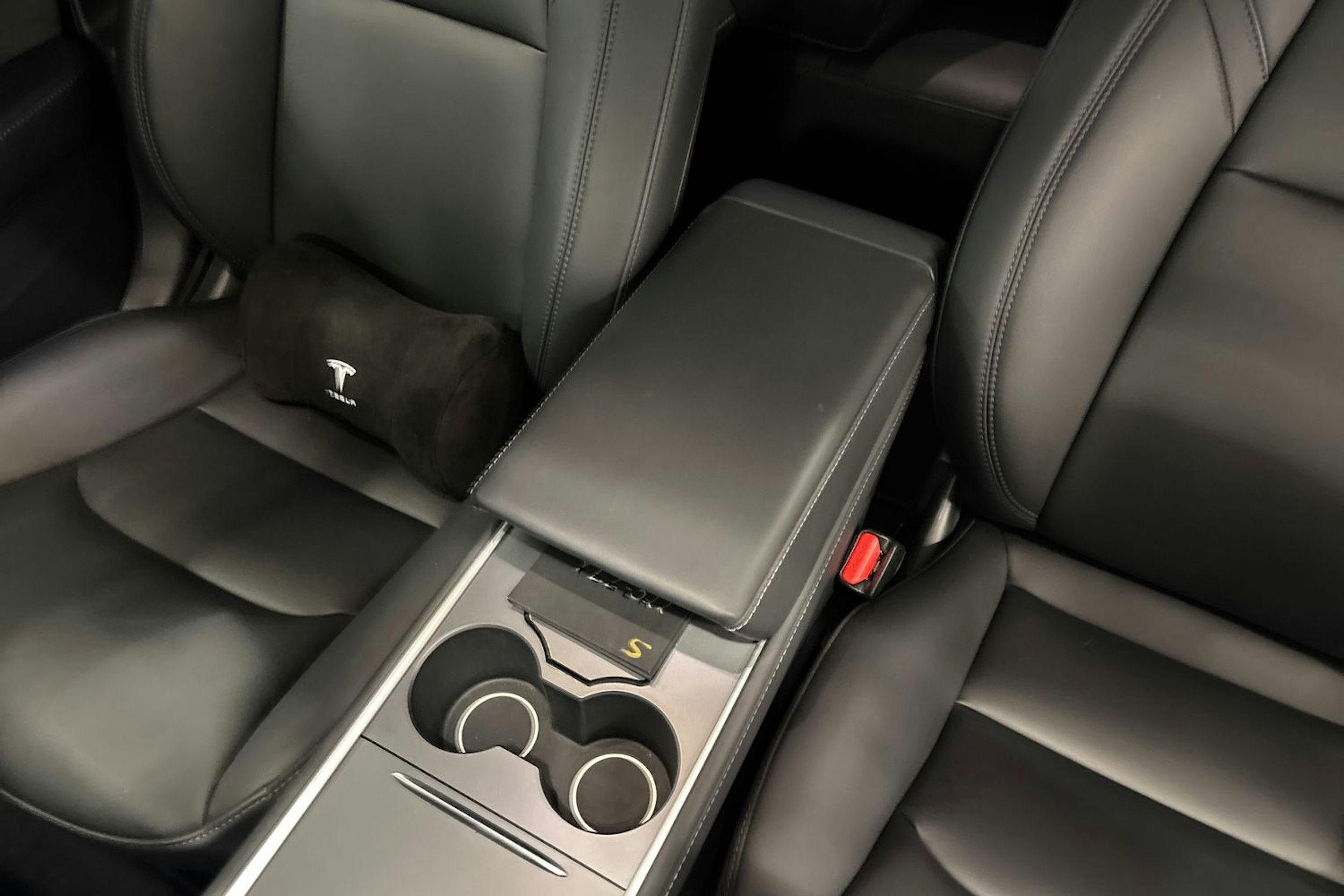 harmaa Tesla Model 3 2022 kuva 23.