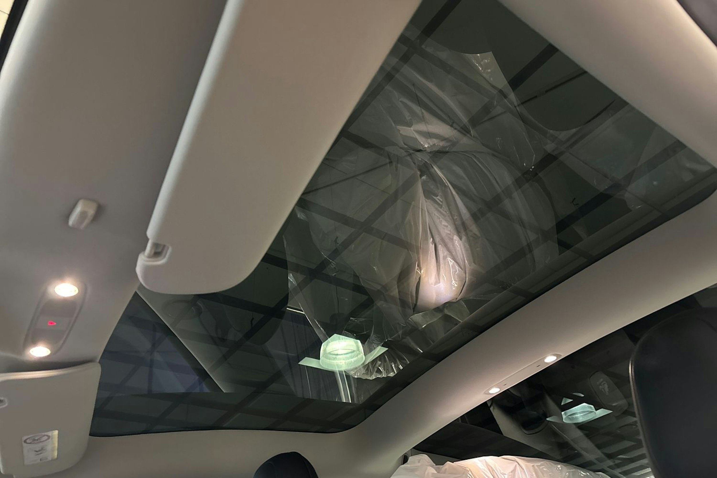 harmaa Tesla Model 3 2022 kuva 25.