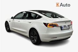 valkoinen Tesla Model 3 2022 kuva 2.