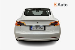 valkoinen Tesla Model 3 2022 kuva 3.