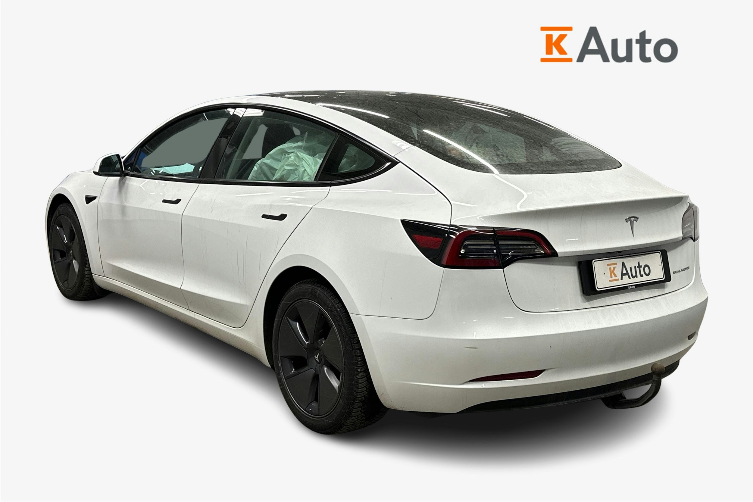 valkoinen Tesla Model 3 2023 kuva 2.