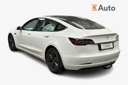 valkoinen Tesla Model 3 2023 kuva 2.