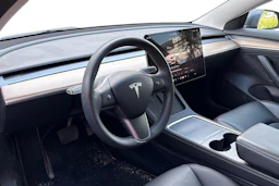 harmaa Tesla Model 3 2023 kuva 3.