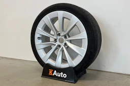 harmaa Tesla Model 3 2023 kuva 10.