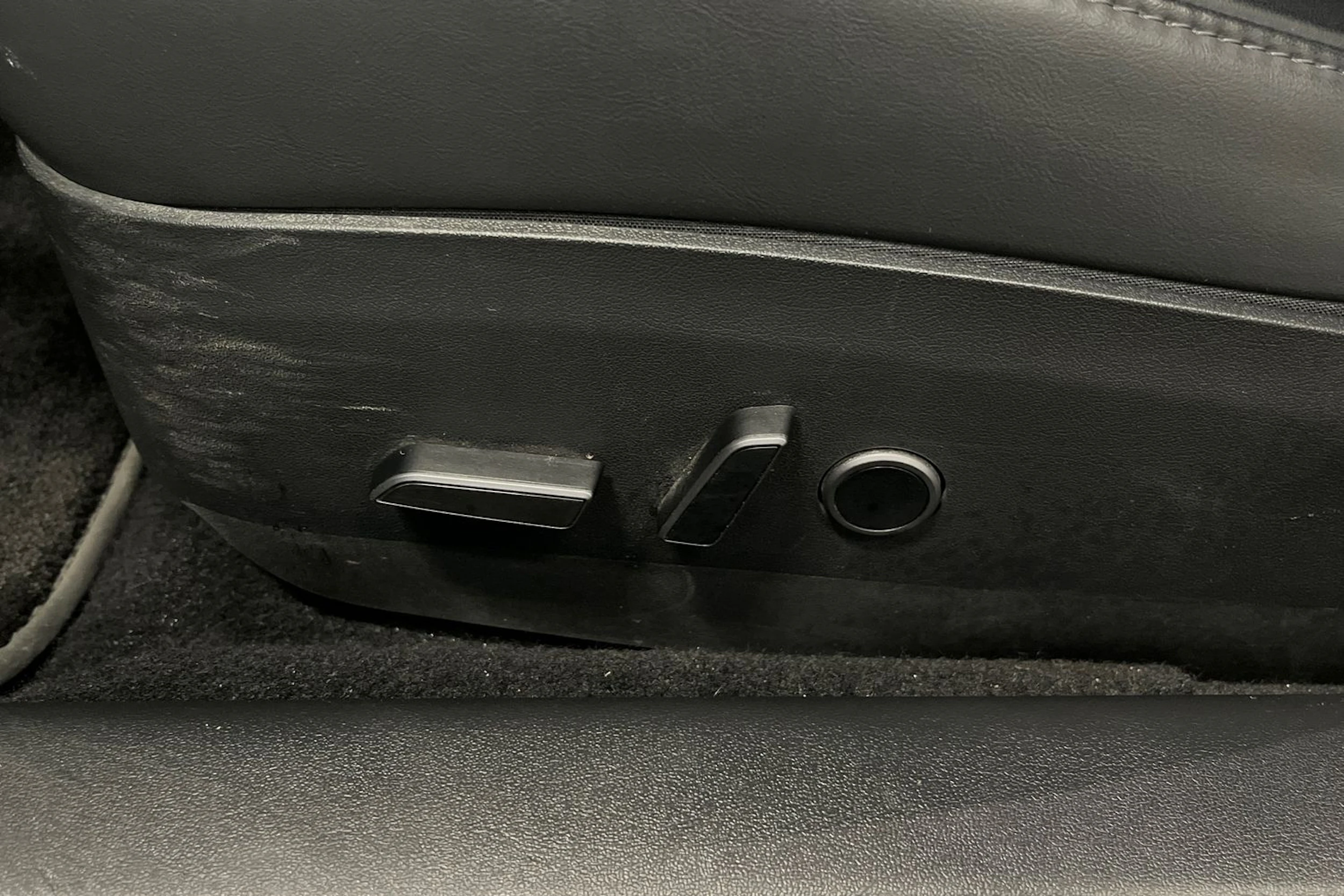 harmaa Tesla Model 3 2023 kuva 12.