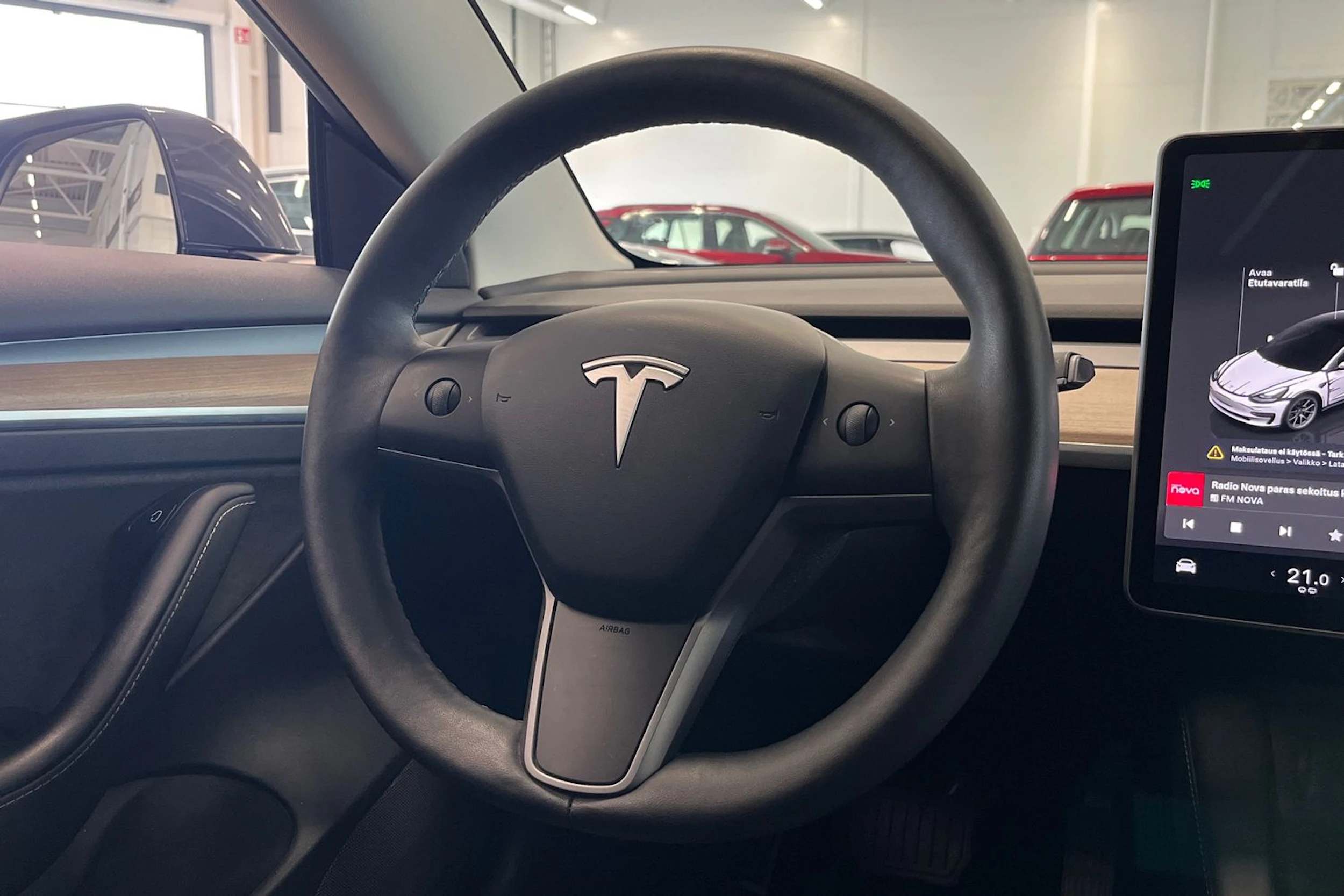 harmaa Tesla Model 3 2023 kuva 13.