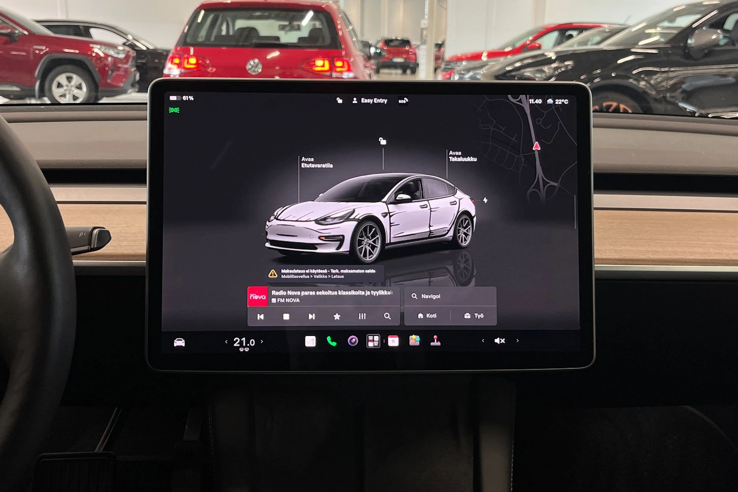 harmaa Tesla Model 3 2023 kuva 15.