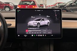 harmaa Tesla Model 3 2023 kuva 15.