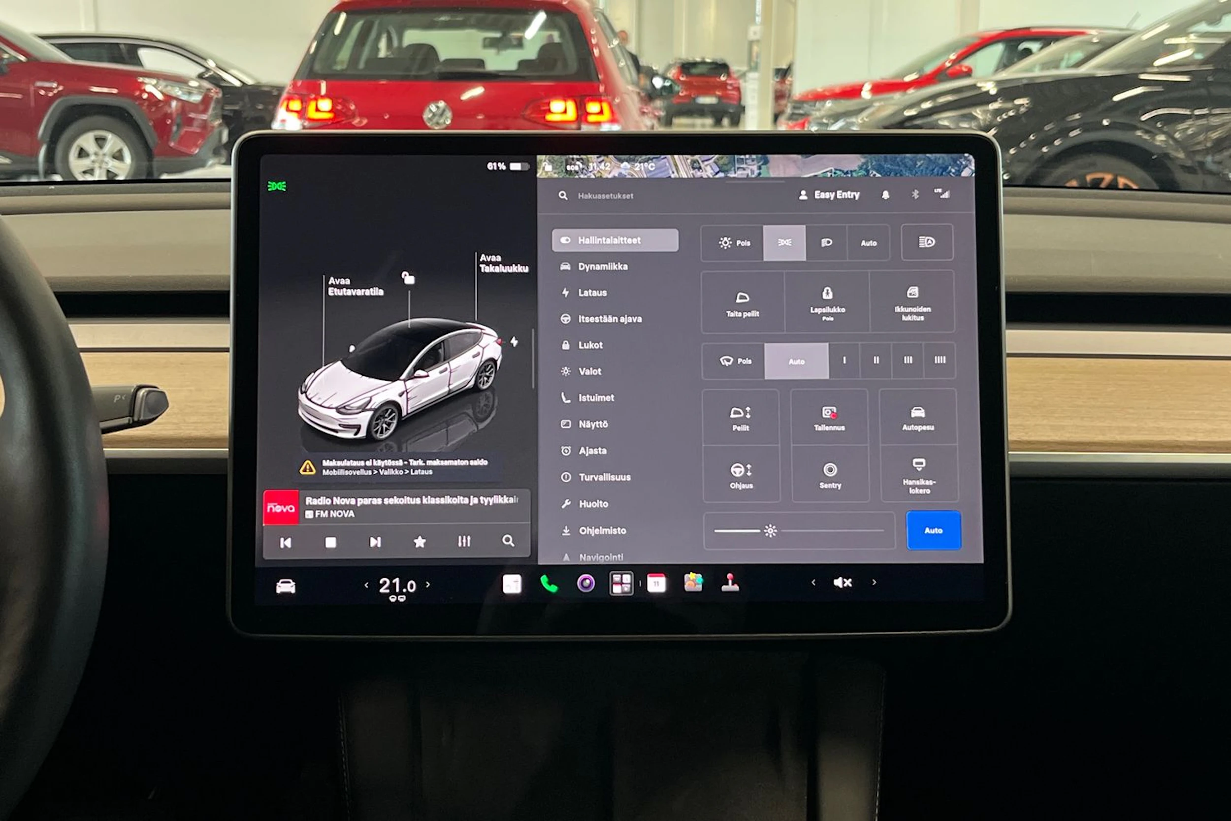 harmaa Tesla Model 3 2023 kuva 16.