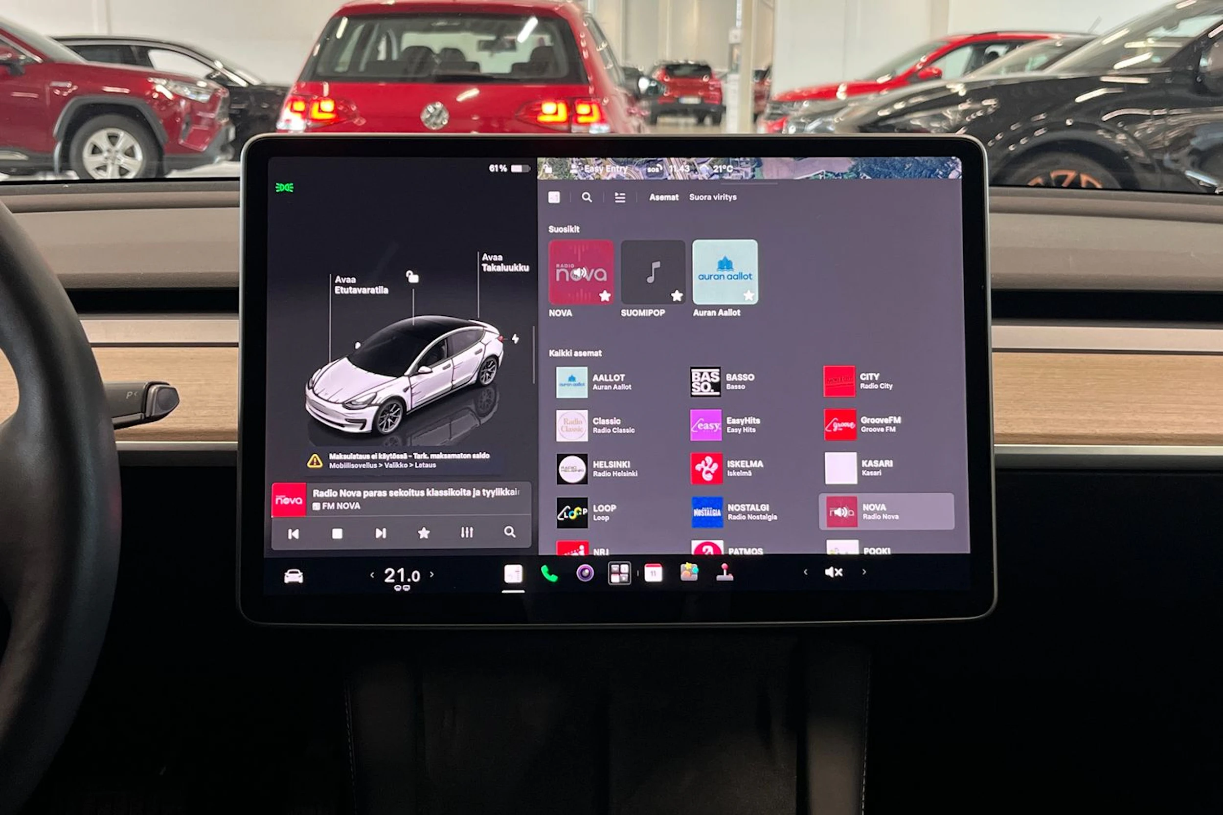 harmaa Tesla Model 3 2023 kuva 17.