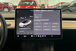 harmaa Tesla Model 3 2023 kuva 18.