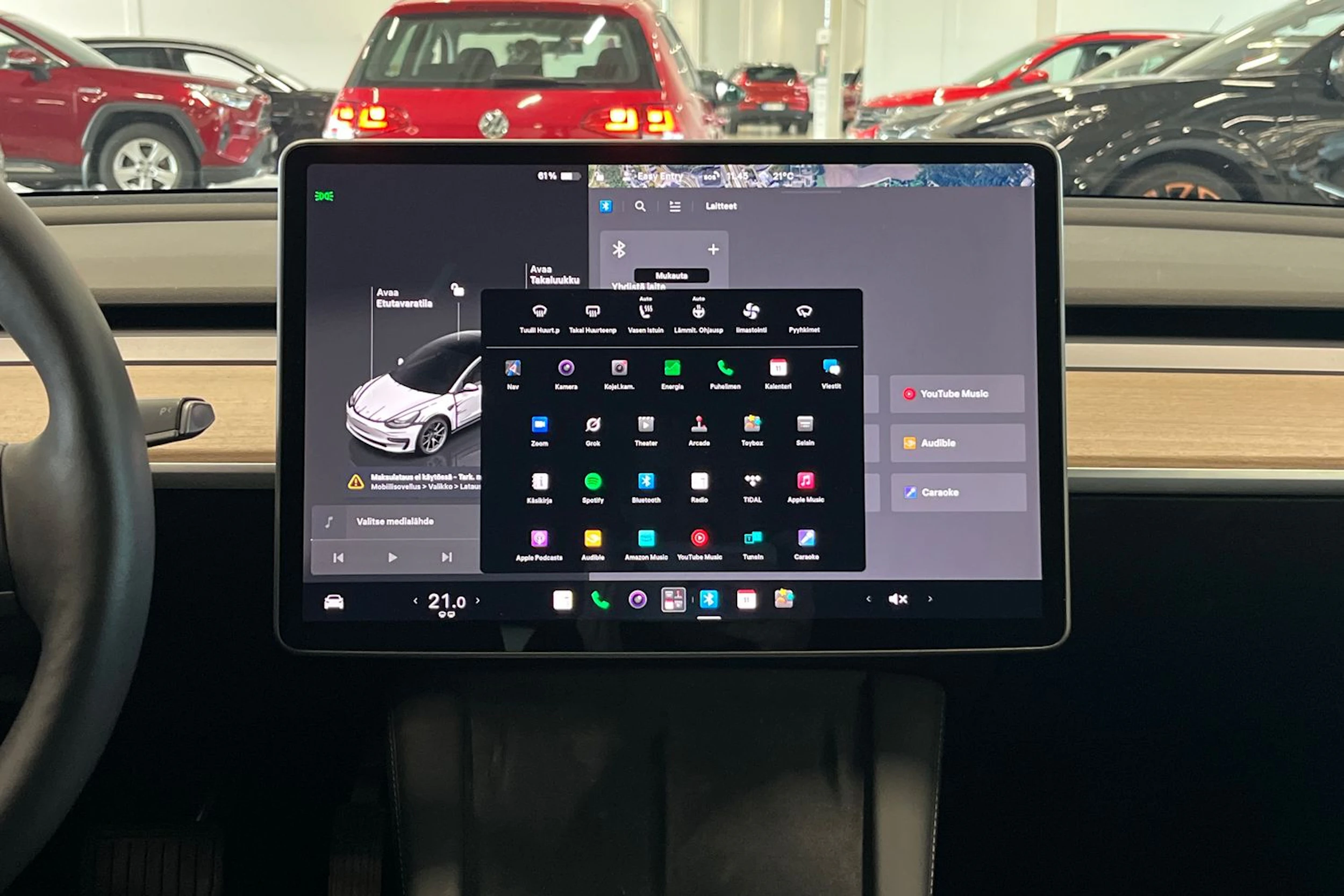 harmaa Tesla Model 3 2023 kuva 19.