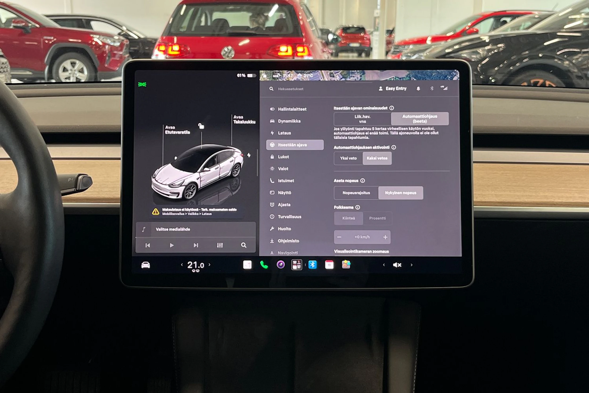 harmaa Tesla Model 3 2023 kuva 20.