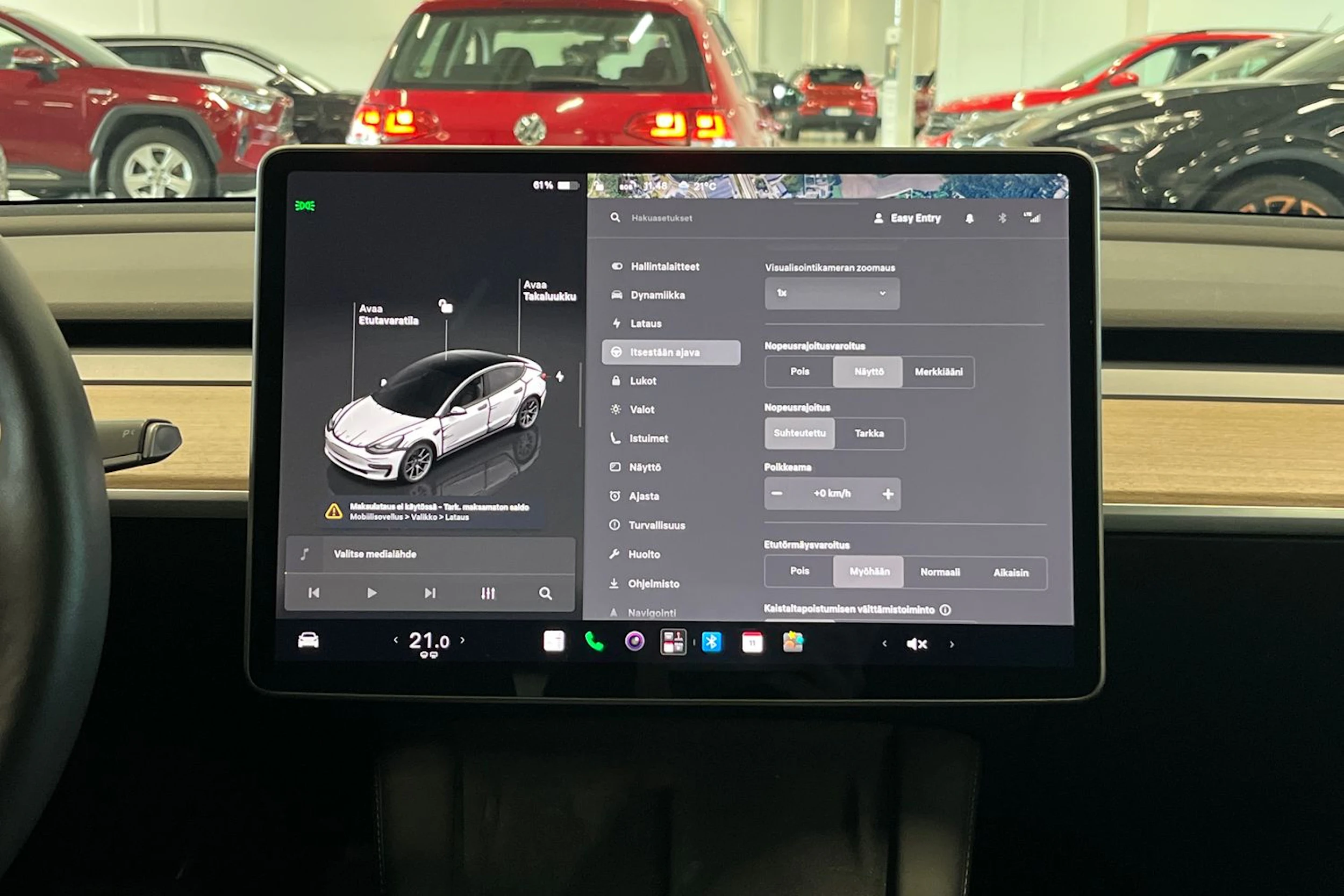 harmaa Tesla Model 3 2023 kuva 21.