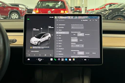 harmaa Tesla Model 3 2023 kuva 21.