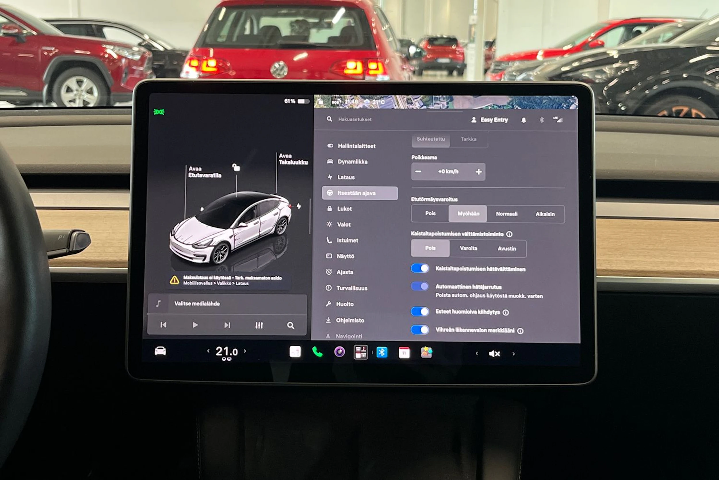 harmaa Tesla Model 3 2023 kuva 22.