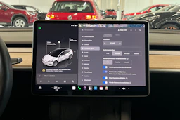 harmaa Tesla Model 3 2023 kuva 22.