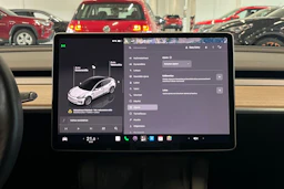 harmaa Tesla Model 3 2023 kuva 23.