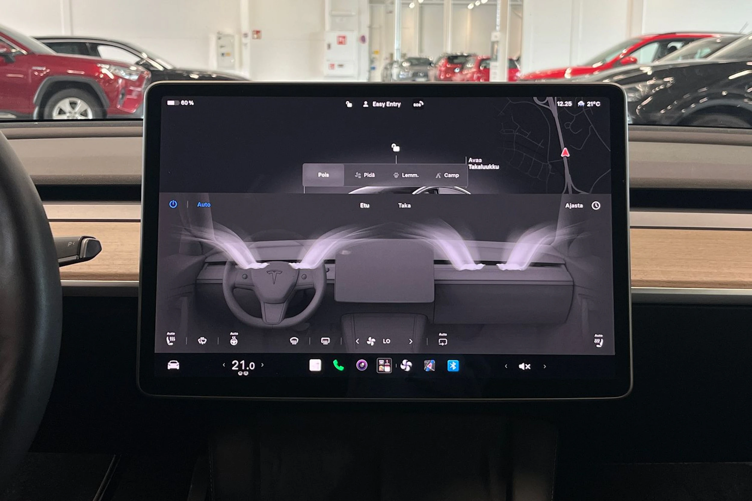 harmaa Tesla Model 3 2023 kuva 26.