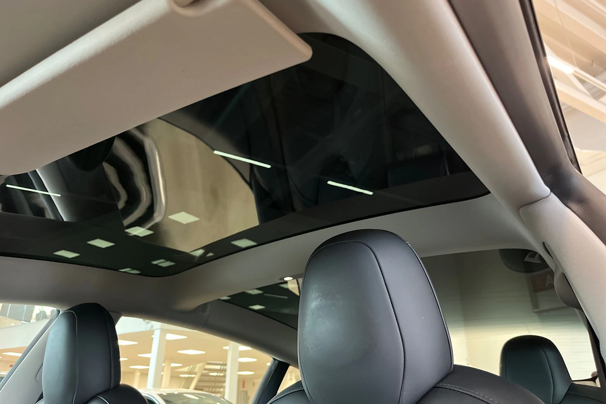 harmaa Tesla Model 3 2023 kuva 30.