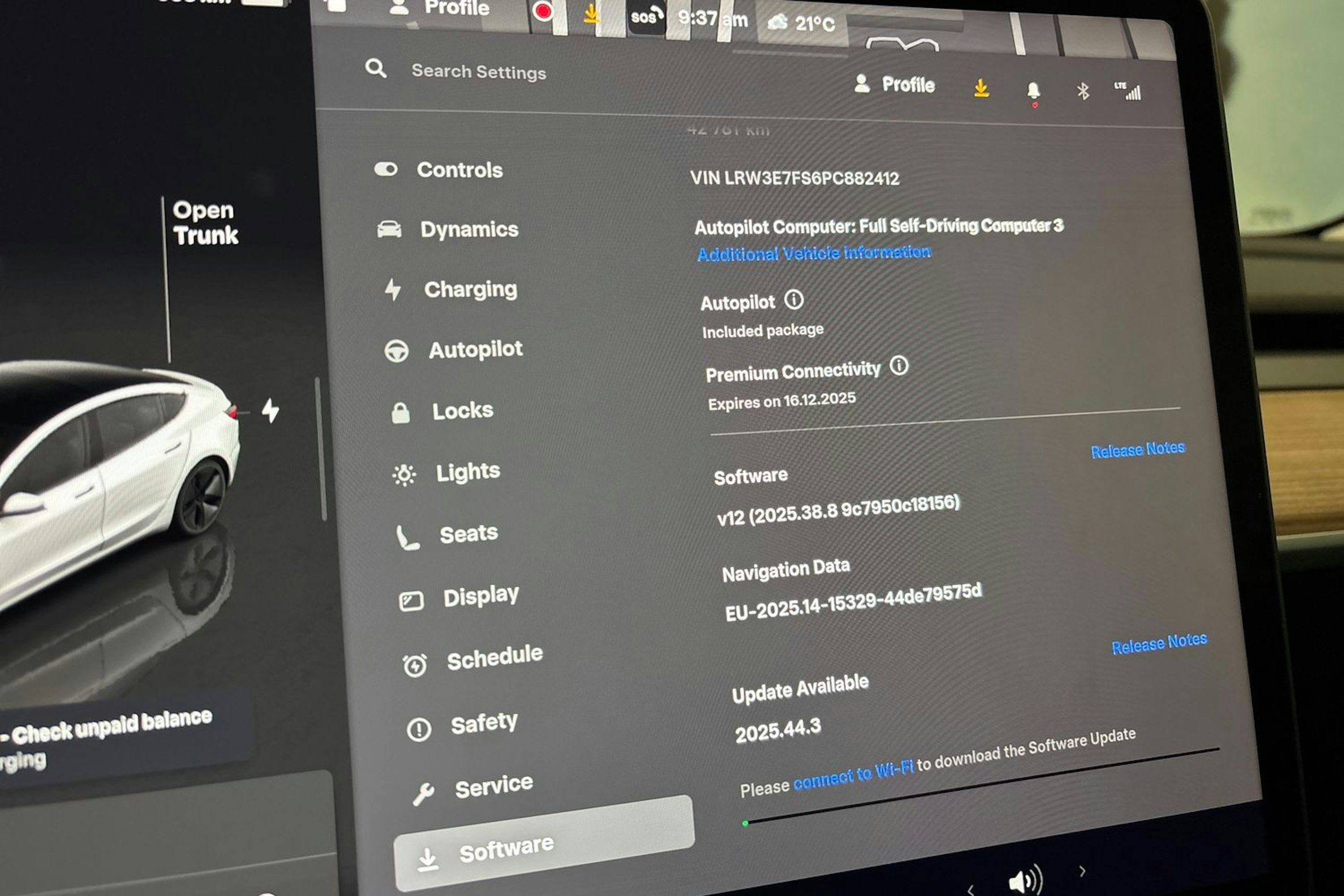 valkoinen Tesla Model 3 2023 kuva 22.