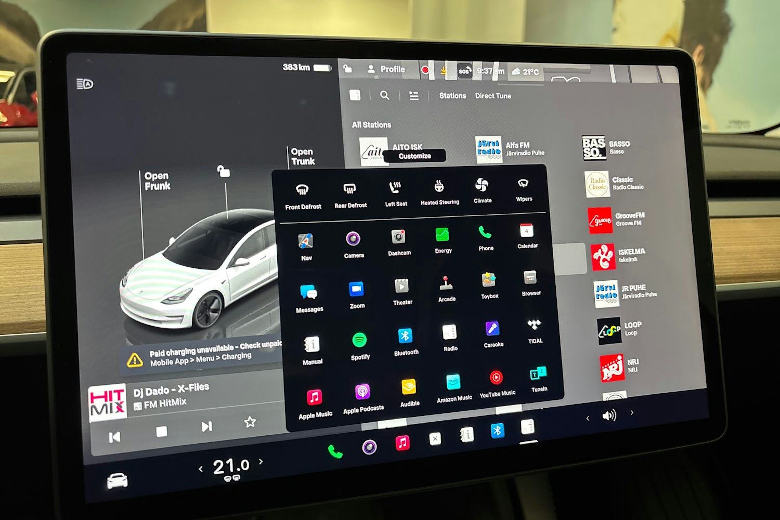 valkoinen Tesla Model 3 2023 kuva 23.