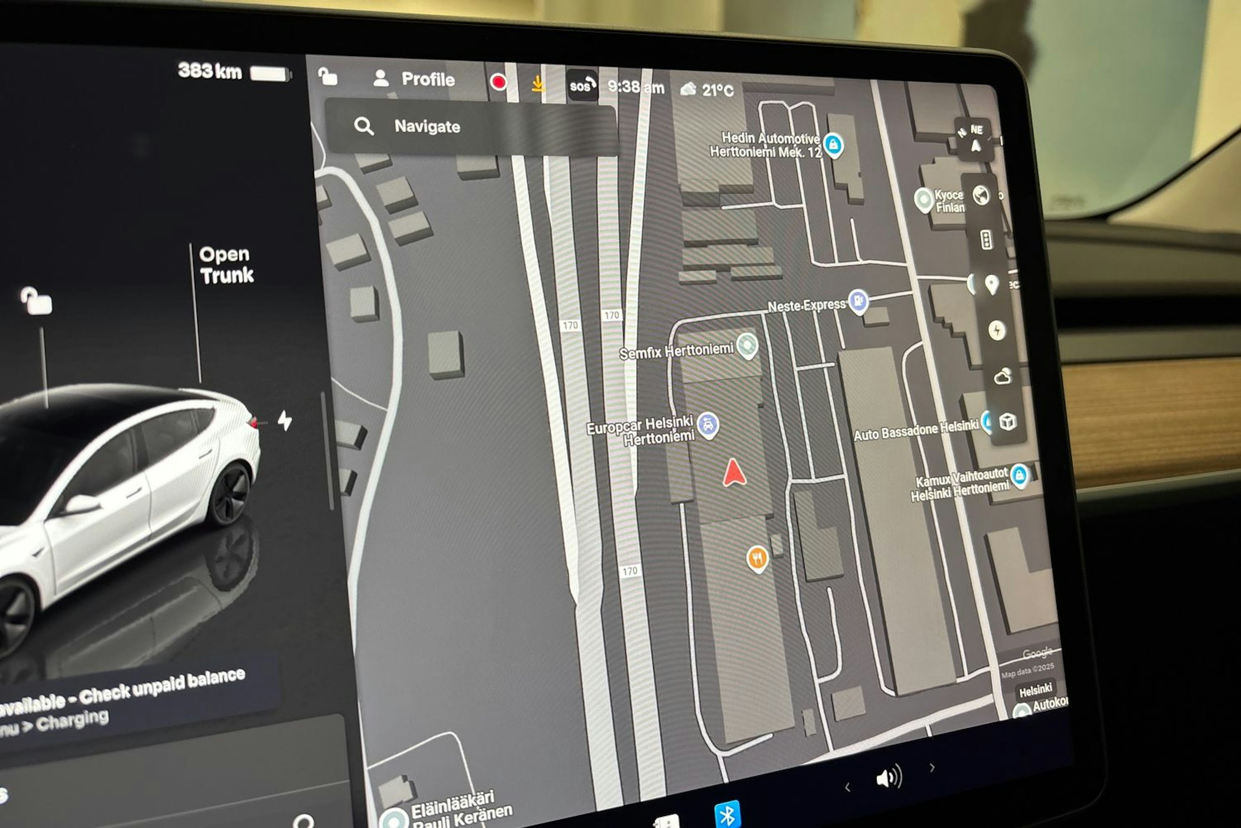 valkoinen Tesla Model 3 2023 kuva 24.