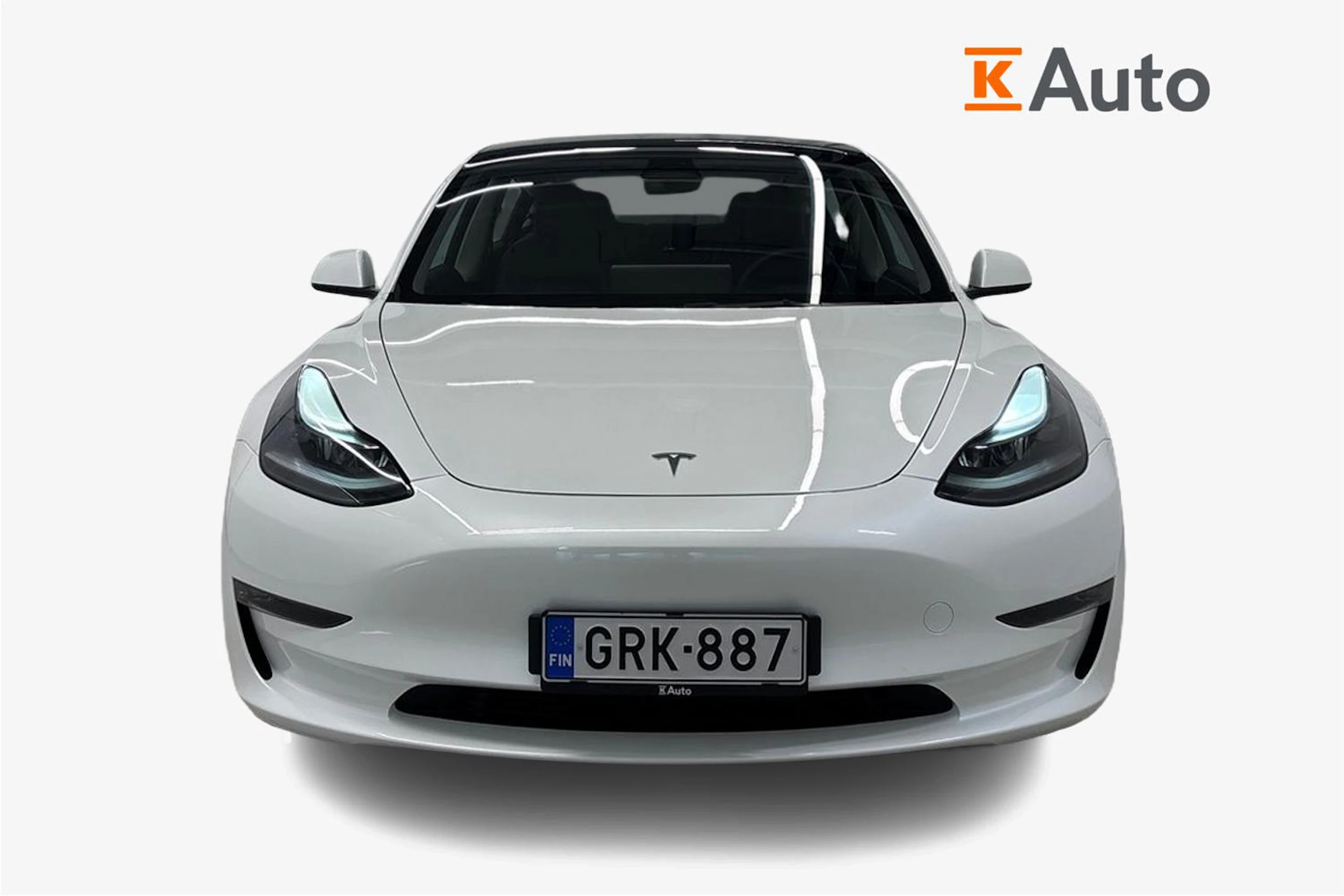 valkoinen Tesla Model 3 2023 kuva 4.