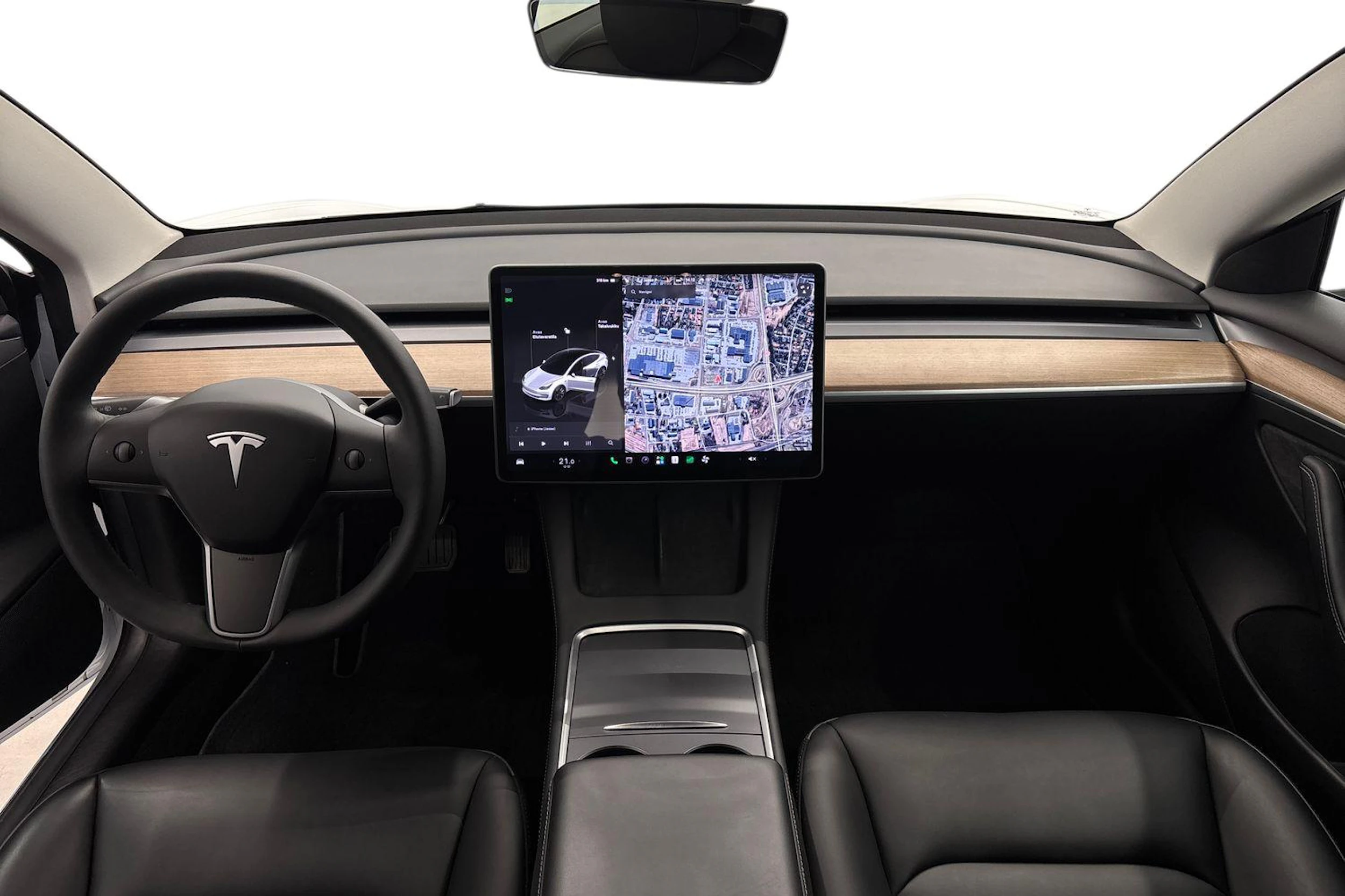 valkoinen Tesla Model 3 2023 kuva 7.