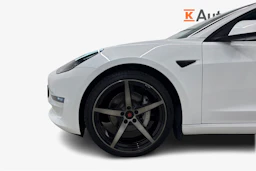 valkoinen Tesla Model 3 2023 kuva 9.