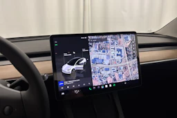 valkoinen Tesla Model 3 2023 kuva 13.
